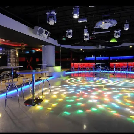 公寓式酒店 Gold Main Building 3 Bedroom 3*